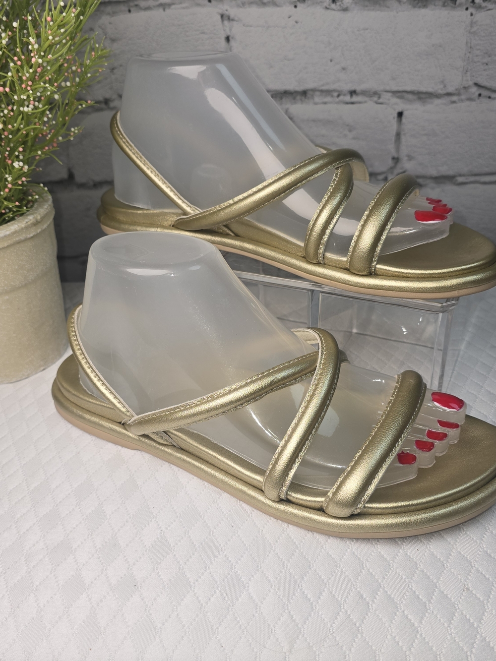 OLUKAI WOMENS TIARE STRAPPY SANDALS GOLD METALLIC LEATHER BEACH MINIMALIST 9